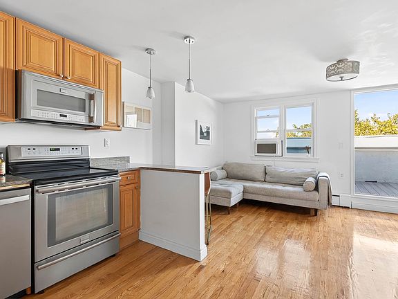 2nd image of 439 Henry St APT 7