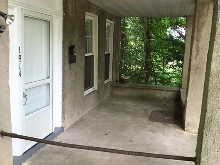 1914 Sulgrave Ave — Photo 3