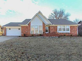 733 W Knollwood St S, Broken Arrow, OK 74011