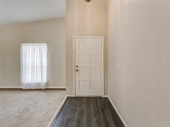 5th image of 613 San Carlos Dr