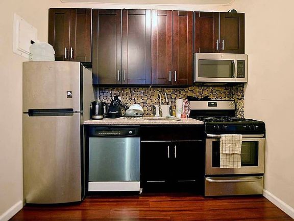 3rd image of 302 Mott St APT 39