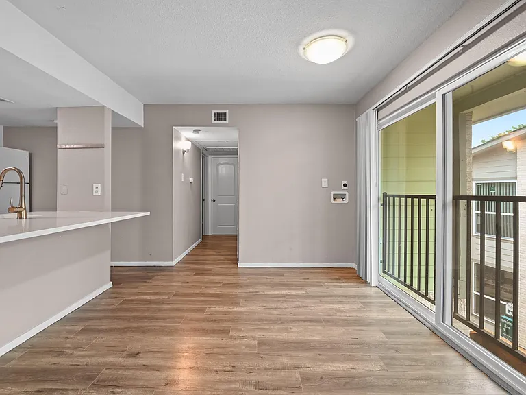 2124 Burton Dr #204 — Photo 8