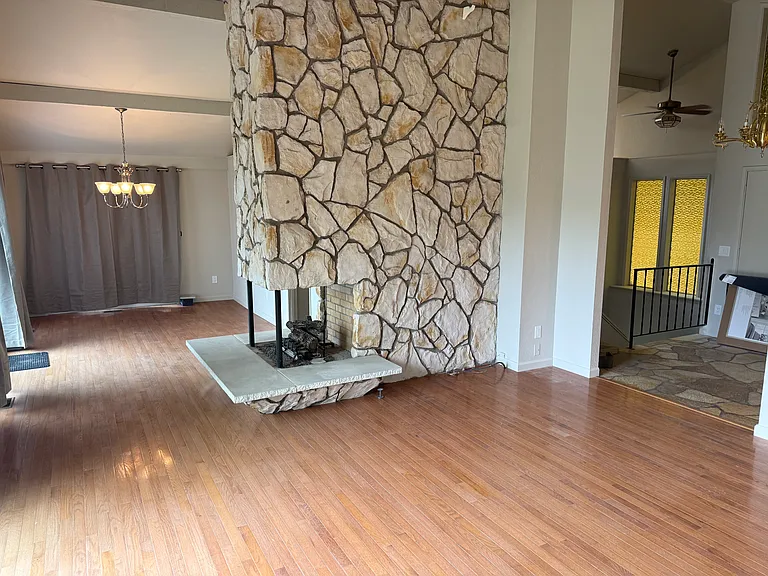 7885 NW Ridgewood Dr — Photo 1