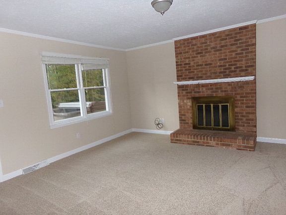 5th image of 332 Hanley Cir