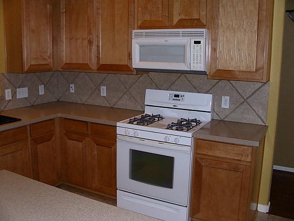 GREAT KITCHEN WITH GAS STOVE , LOTS OF CABINETS