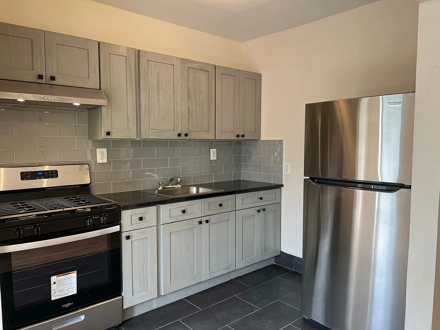 1256 Clay Ave — Photo 1