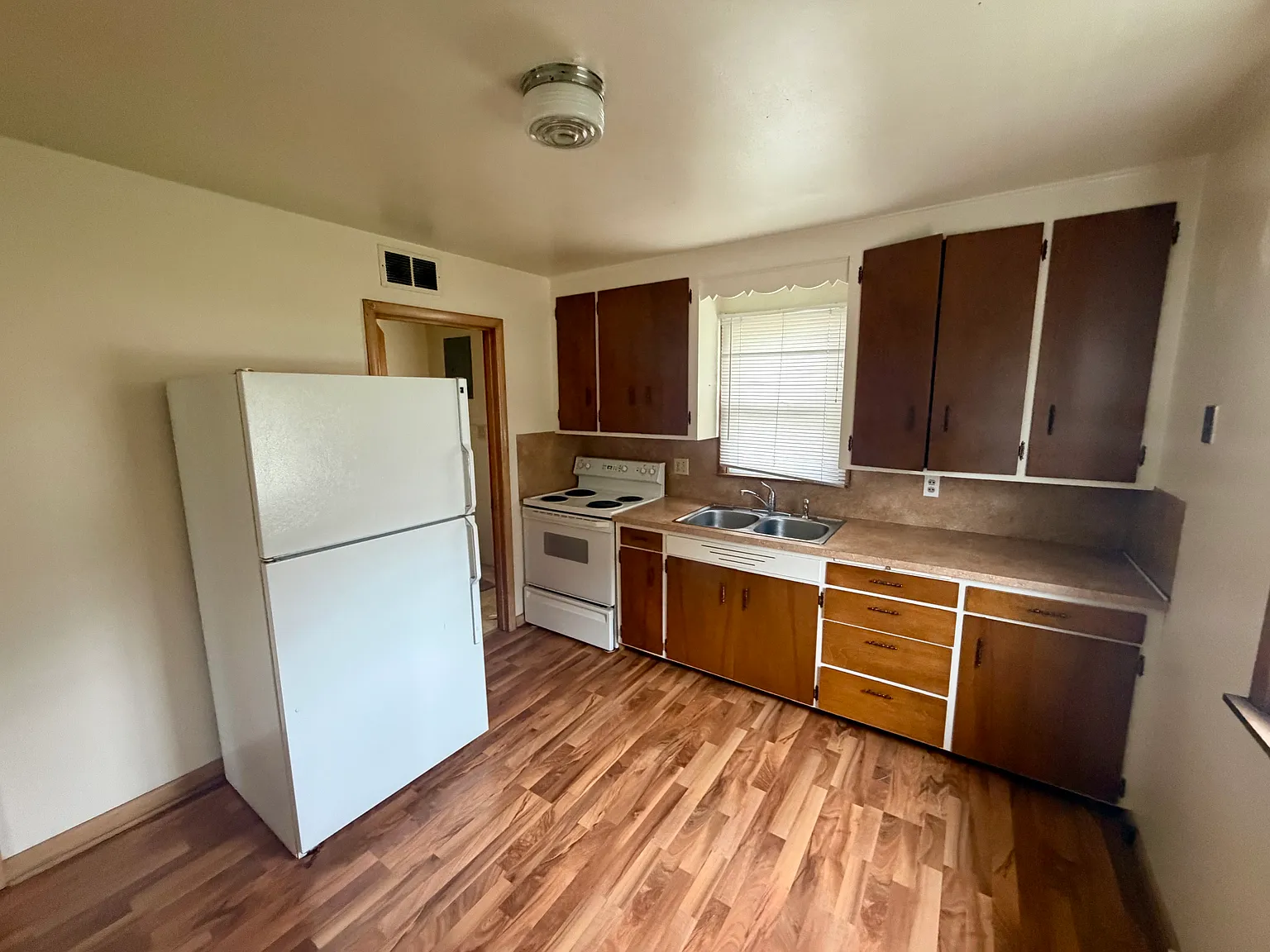 2 bed, 724 sqft, $975 — Photo 3