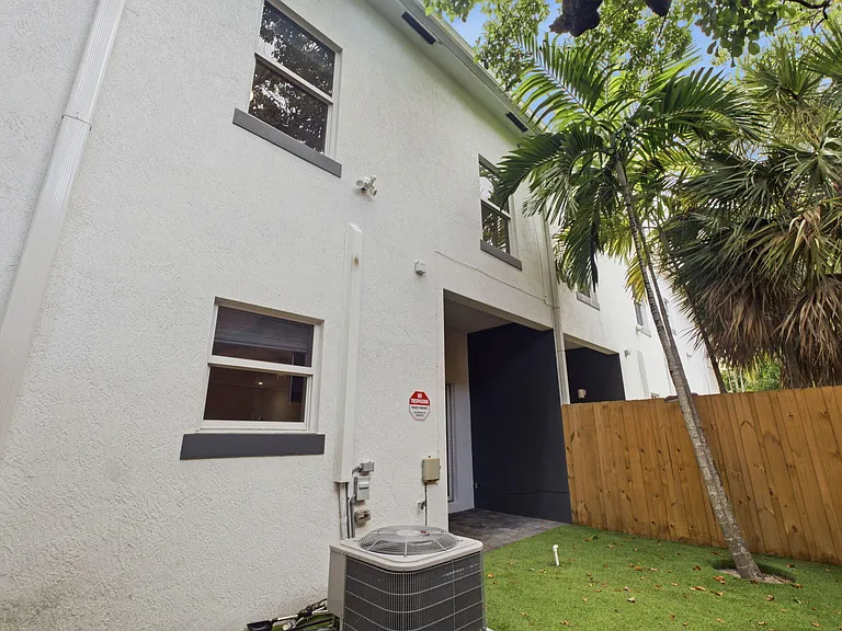 432 SE 16th St #432 — Photo 39