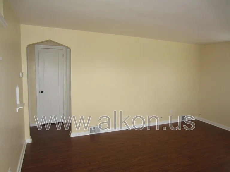 2411 Webster Ave — Photo 2