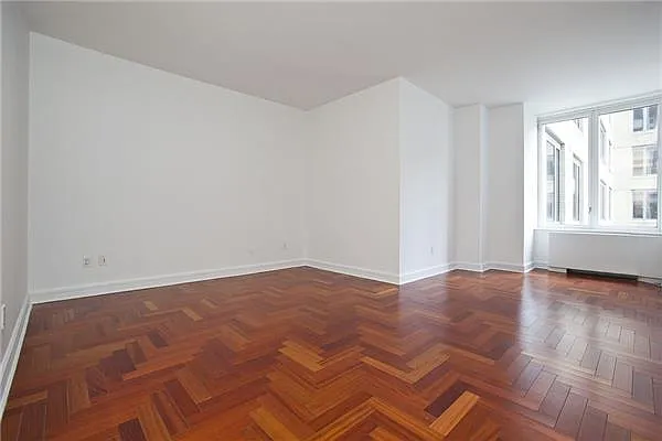 Sold by R New York | media 2