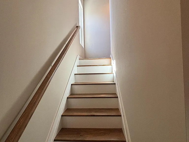 129 Evans St — Photo 21