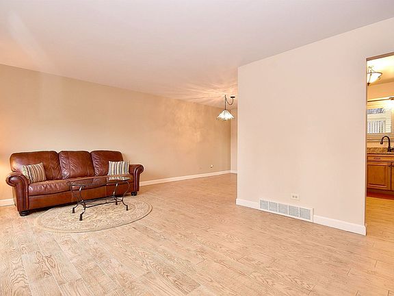 4th image of 360 N Clarendon Ave