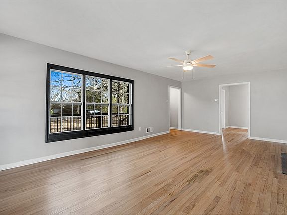 4th image of 1010 Bern Cir