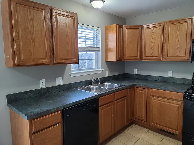 230 Crown Ct — Photo 10
