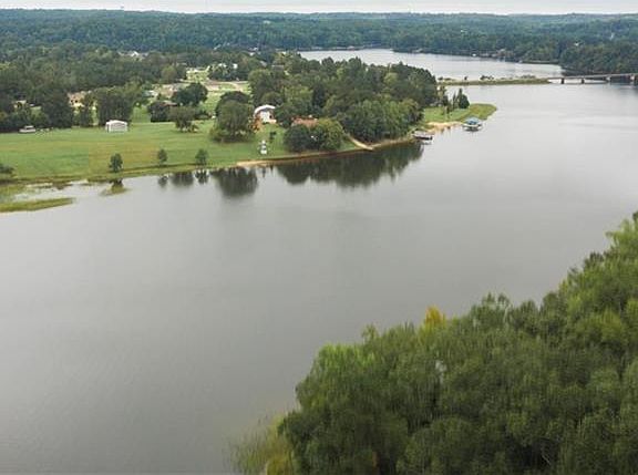 2nd image of 73 Cherokee Dr