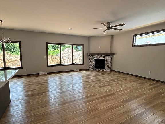 3rd image of 2607 Jen Rae Rd