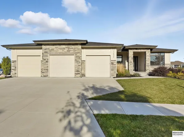 21432 B St, Elkhorn, NE 68022