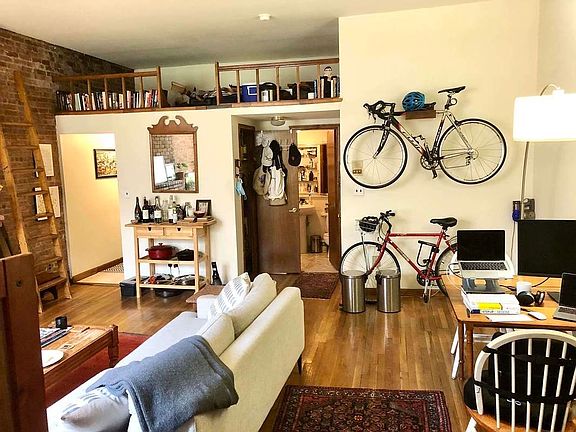 3rd image of 158 W 75th St APT 2B