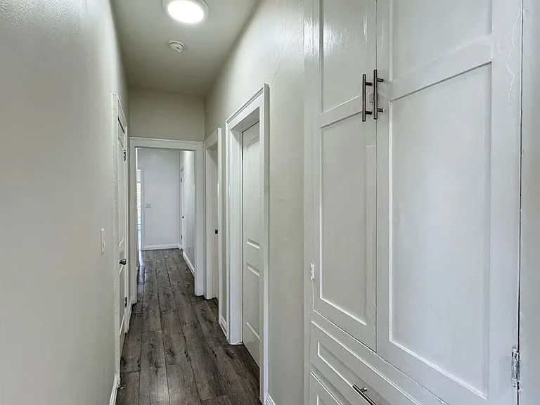 244 S Alexandria Ave — Photo 16