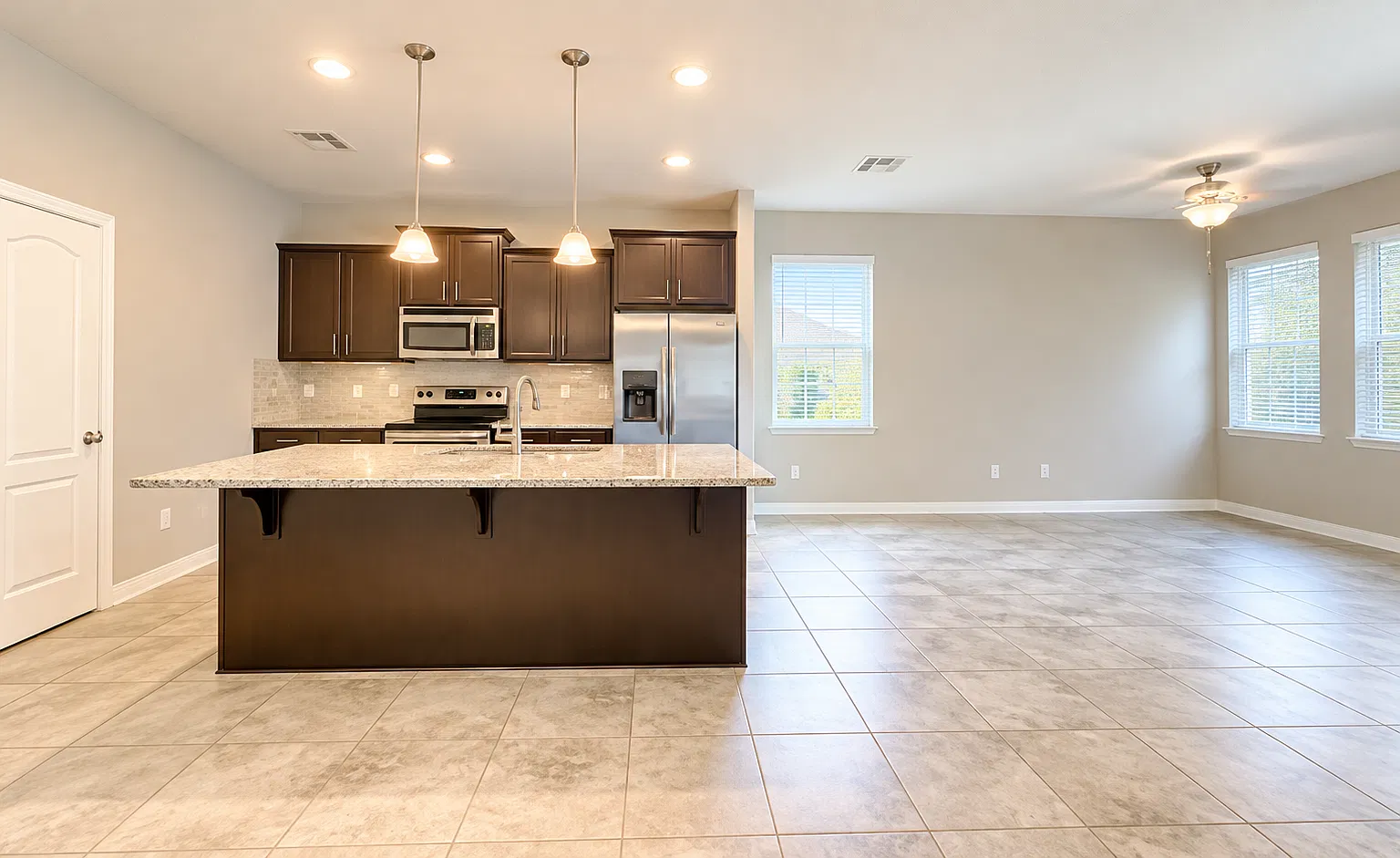 3 bed, 2.5 bath, 1668 sqft, $2,000 — Photo 3
