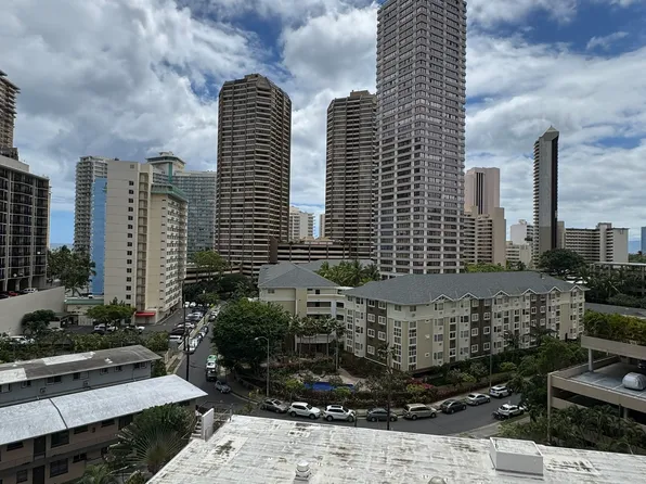 426 Ena Rd #903B, Honolulu, HI 96815