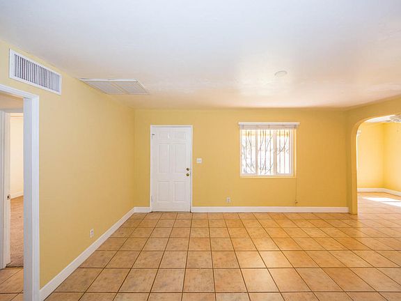 5th image of 2901 E Waverly St