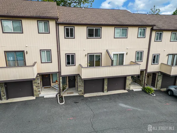 32 Chelsea Way, Bridgewater, NJ 08807