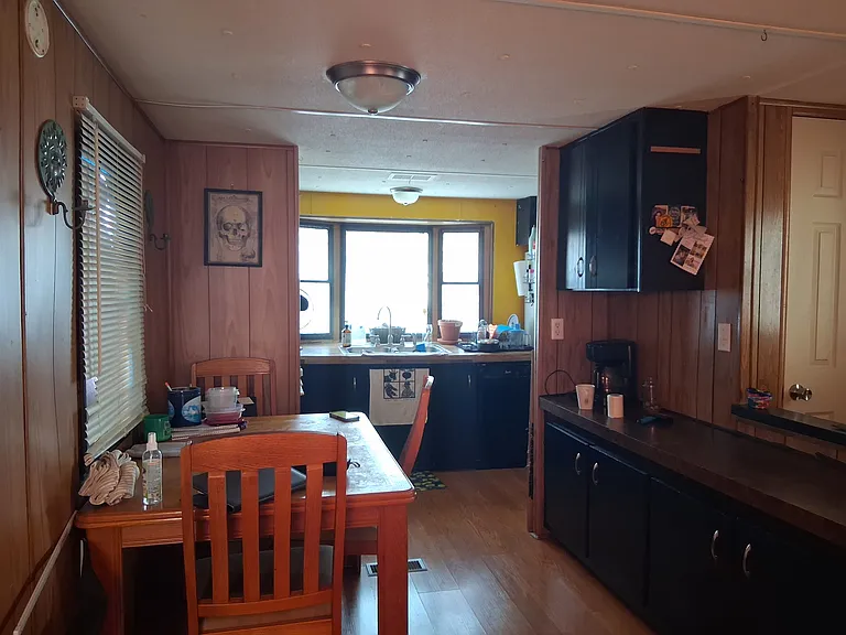 1042 Marie Ln — Photo 6
