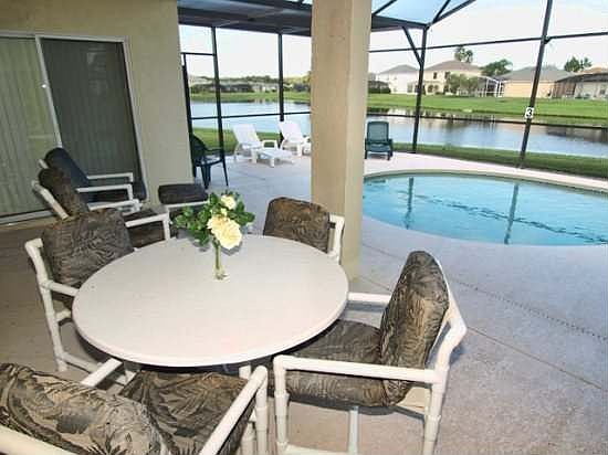 CL4P2602-Covered-Lanai-and-Sun-Lounges
