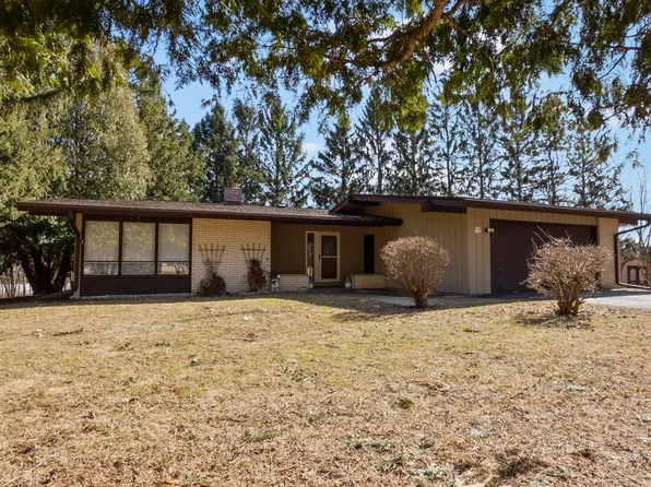 W360N7310 Carol LANE, Oconomowoc, WI 53066