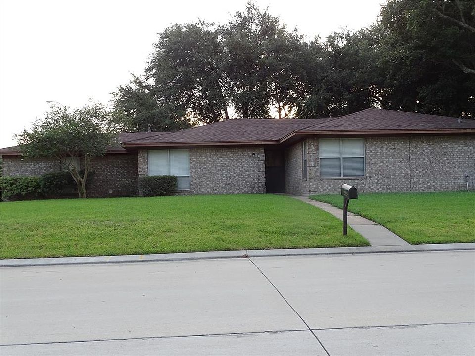 1st image of 12403 Old River Dr