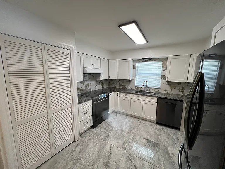 1906 Dixie Belle Dr — Photo 7