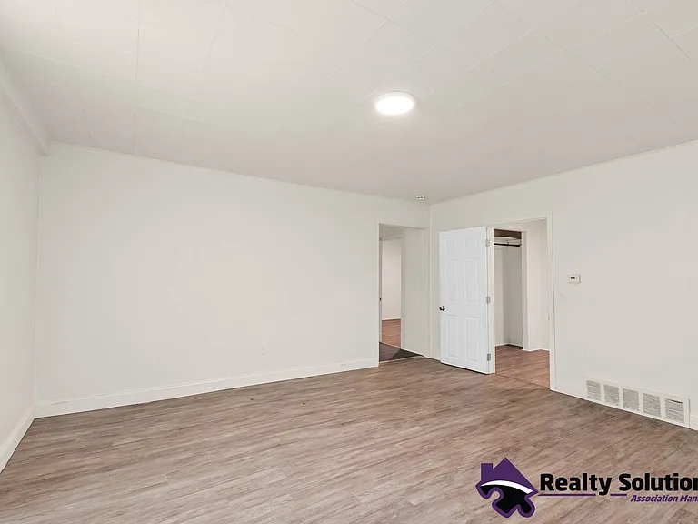 733 E Cherry St — Photo 20