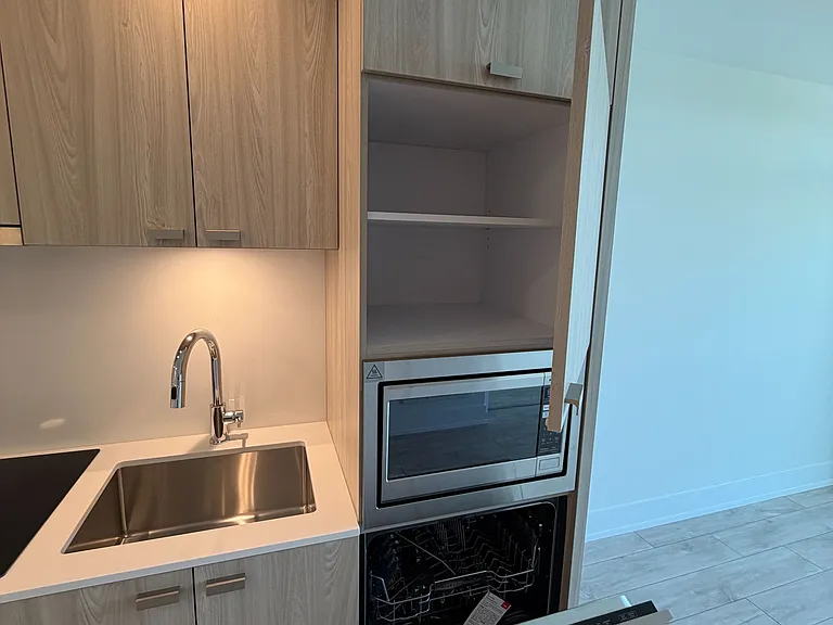 858 Dupont St #721 — Photo 10