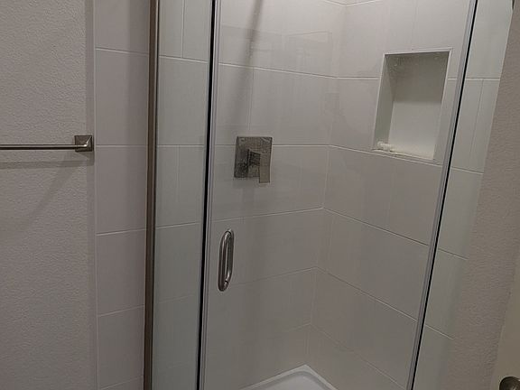 4th image of 970 Lake Isabella Way