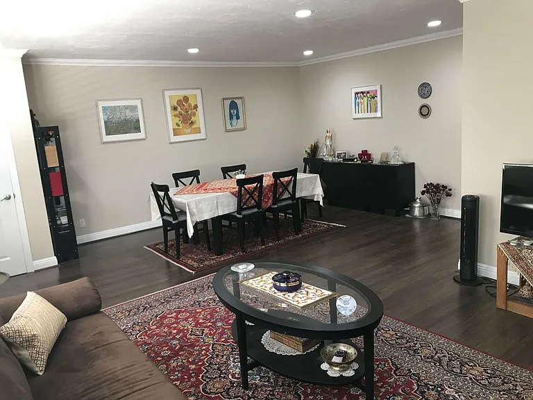 Open and airy floor plan in living/dining room
