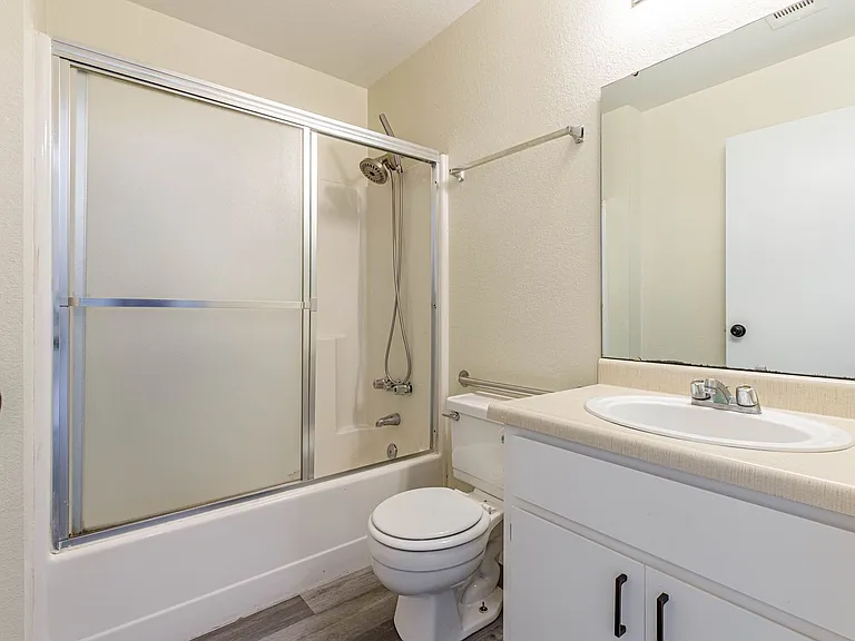 1229 W Roseburg Ave — Photo 12