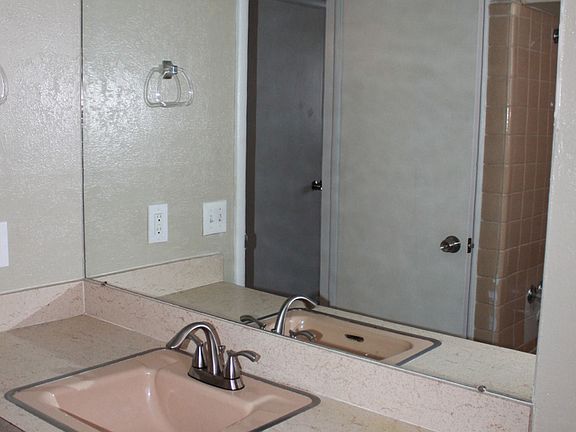 5th image of 3035 Del View Dr