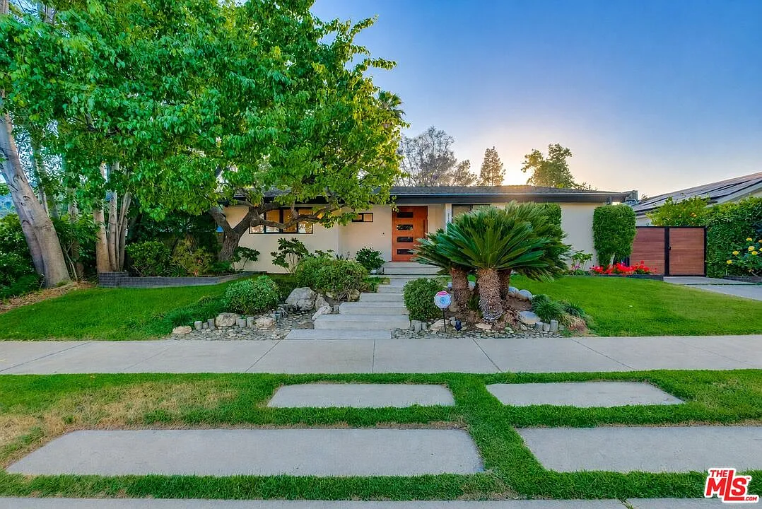 4 bed, 3.5 bath, 1947 sqft, $10,500 — Photo 1