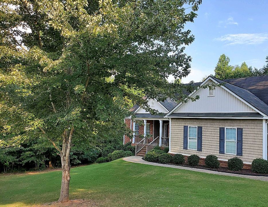2nd image of 102 Waters Edge Ln
