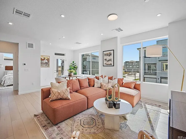 11940 Soprano Cir #304 — Photo 10