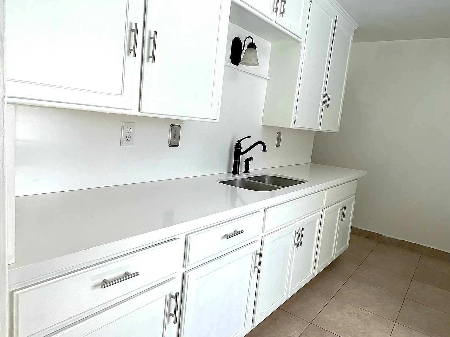 3 bed, 1921 sqft, $4,000 — Photo 3