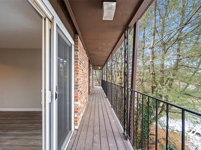 242 Waterman Avenue — Photo 4