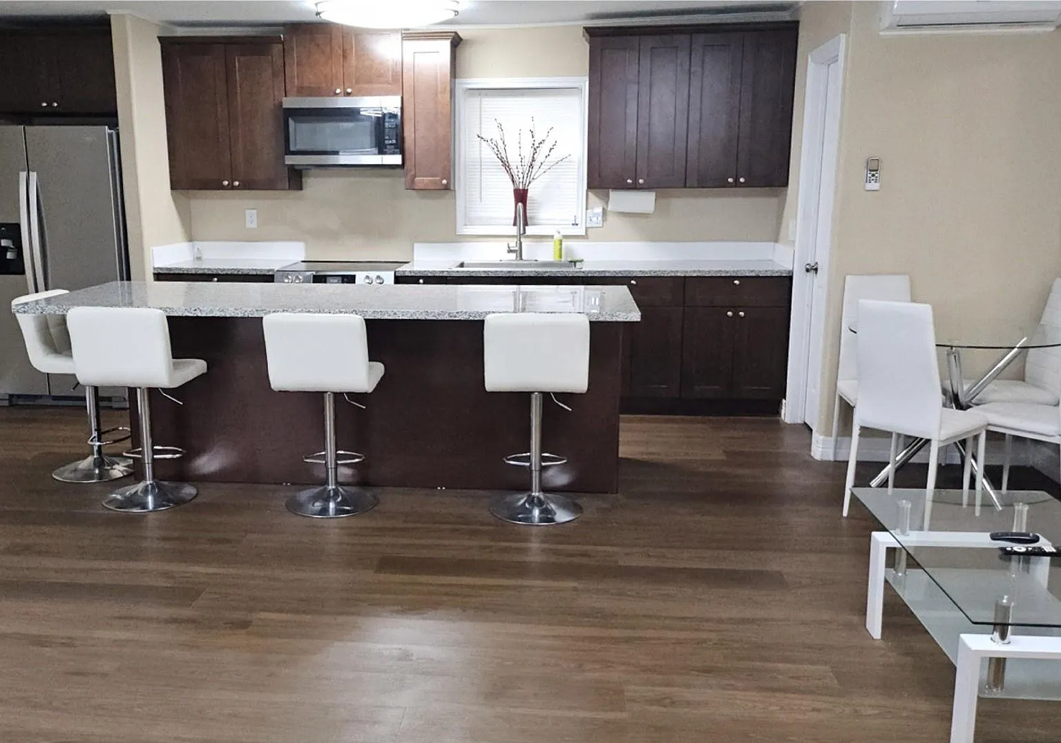 2 bed, 1.0 bath, 1850 sqft, $1,795 — Photo 4