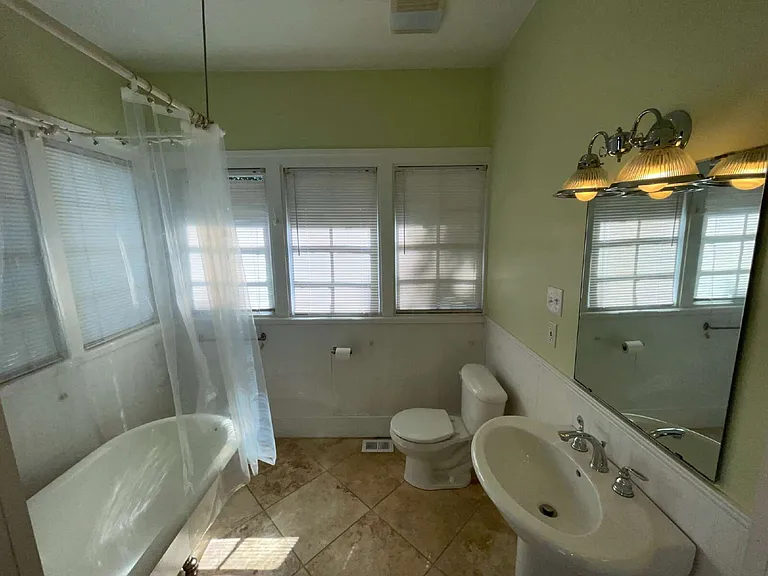 2153 Dauphin St — Photo 7