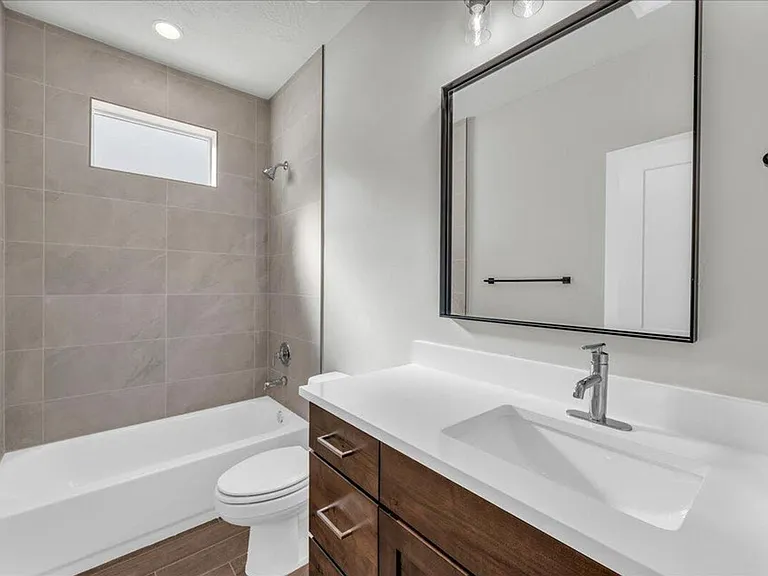 4997 N 75 E — Photo 9