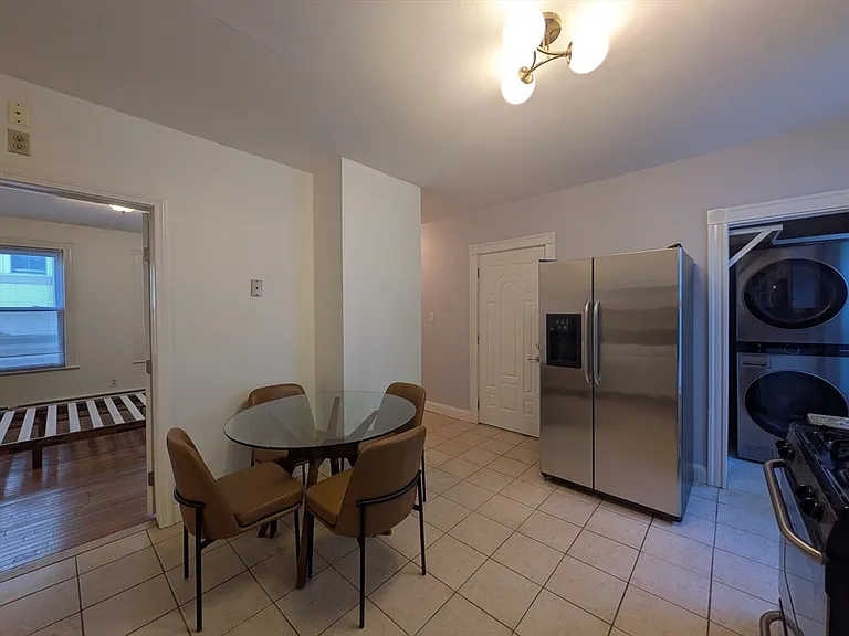 182 Green St #2 — Photo 4