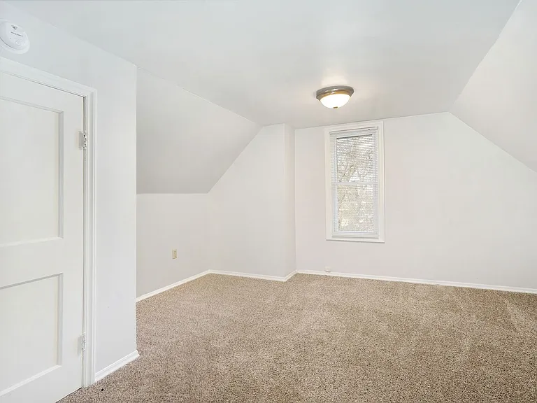 1147 Hermitage SE — Photo 10