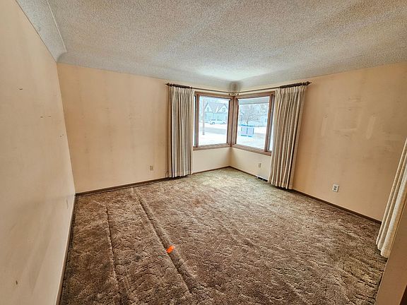4th image of 400 2nd St SW