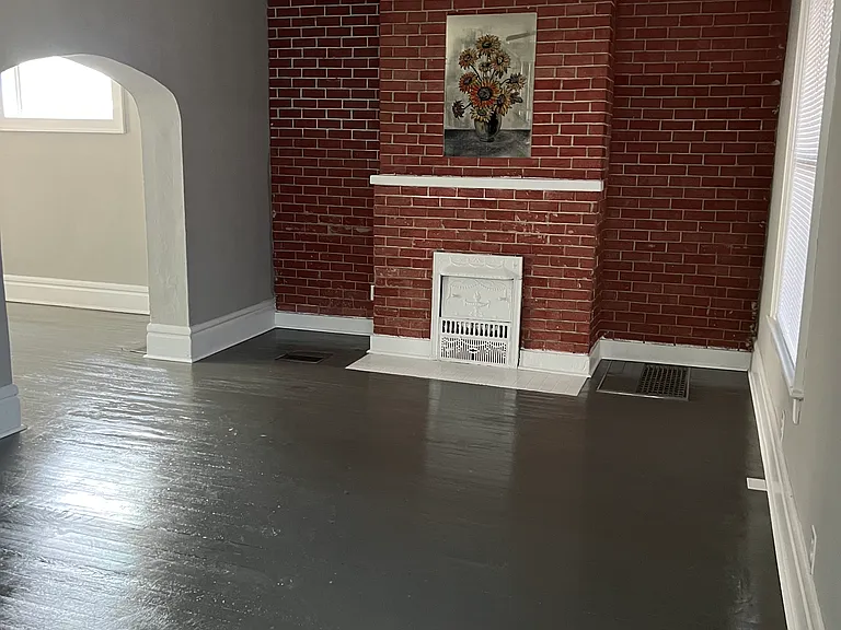 425 S Warren Ave — Photo 2
